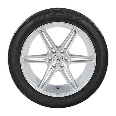 206-660-Nitto-LT305-55R20-Tire-NT420V-3-2